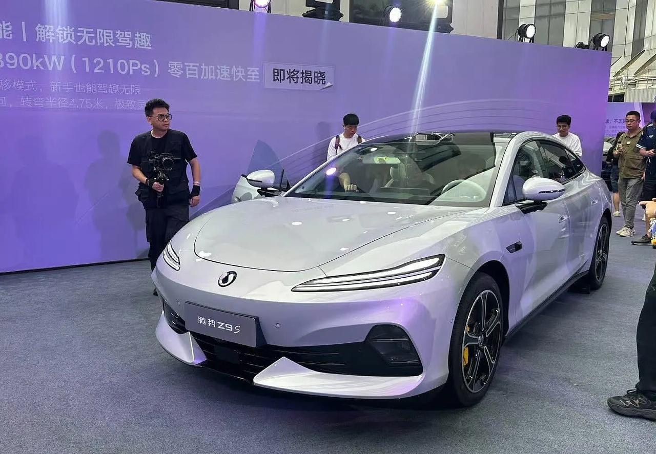 腾势Z9S秀技术硬实力，打破多项全球第一，就是尾灯和内饰拉低了这台车的逼格和级别