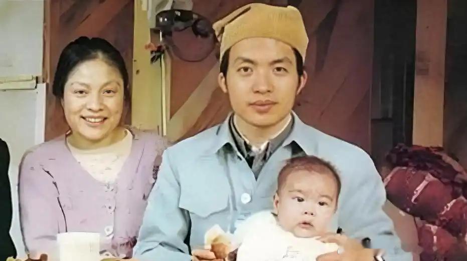 1993年的今天（10月8日），下午三四点钟，诗人顾城和妻子谢烨在新西兰激流岛，