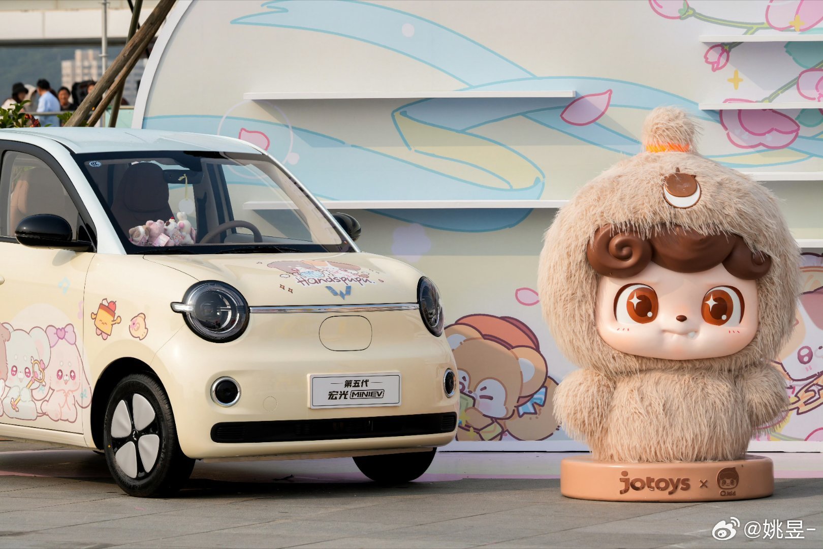 五菱第五代宏光MINIEV正式上市，四门四座，变的设计更圆更萌了哈哈，官方指导价