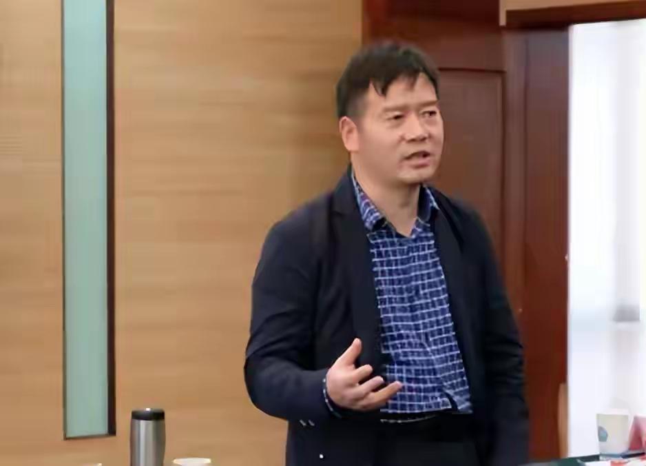 2026年4月7日，沾益区纪委告知举报人刘薇，原师宗县副县长苏某飞被免职，降为二