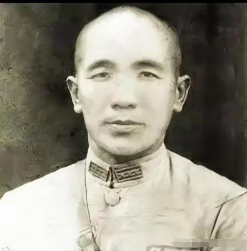 1938年秋，山西战场。八路军115师某部遭遇伏击，陷入绝境。日军重兵合