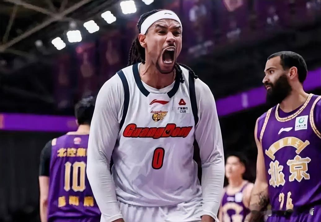 都错了，广东队大外援萨林杰不可能被裁掉，原因很简单。最近很多球迷包括不少的自媒