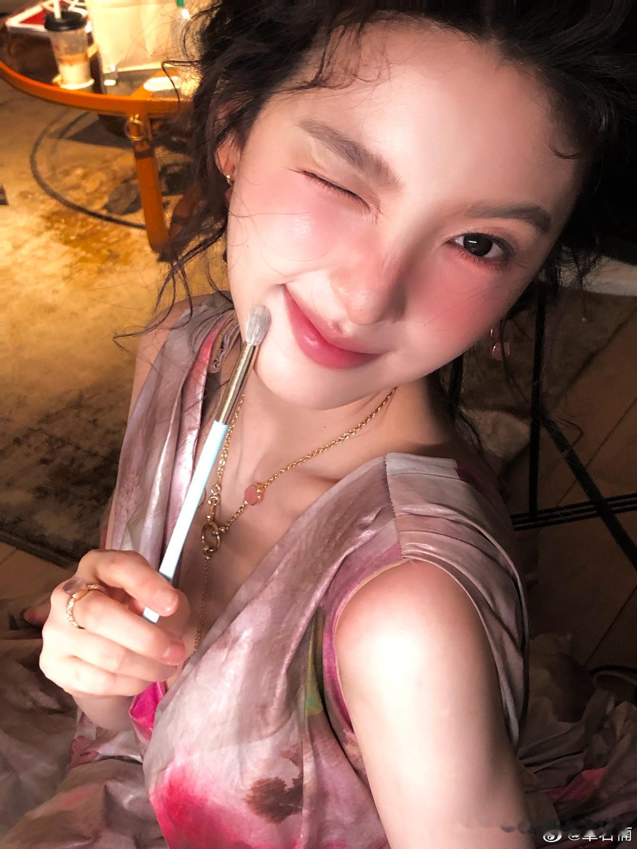 章若楠分享图片