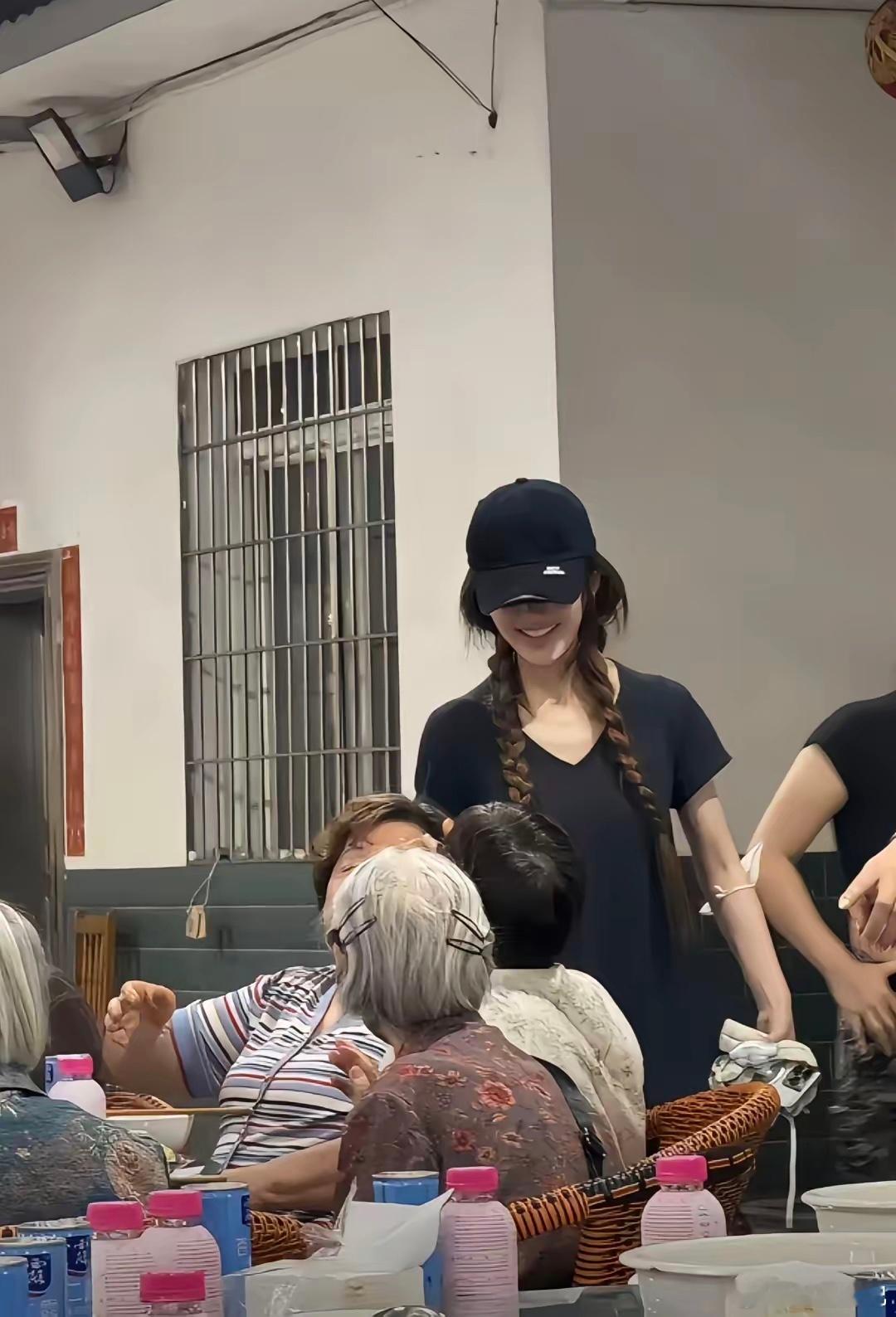 赵露思特地回去参加奶奶的寿宴了这状态如何