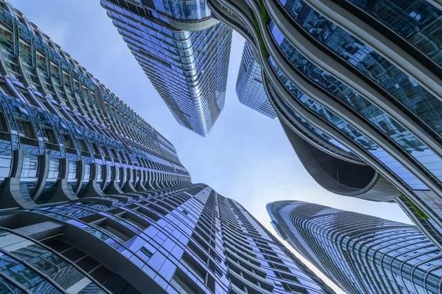 你以为房子只是降价？专家反复提醒的“房地产流动性风险”，比“卖不上价”更戳普通人