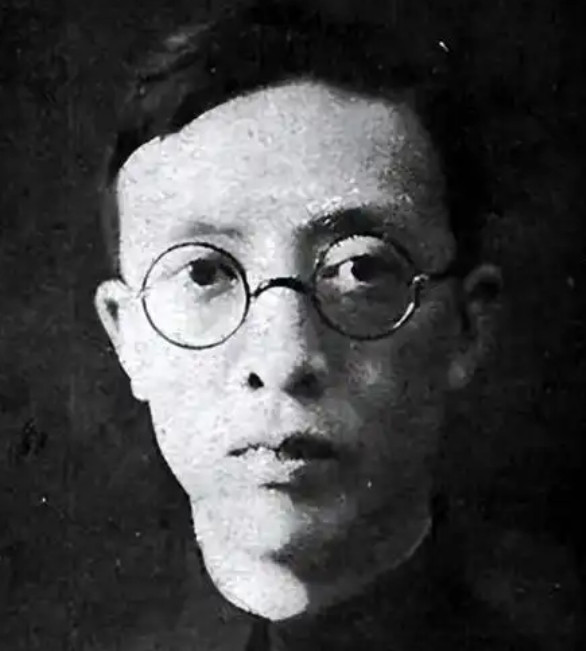 1949年初，中统特务头子叶秀峰把2700根金条交给儿子，叮嘱他带着这些宝贝逃到