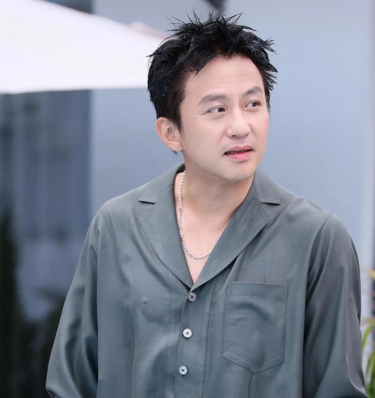 今天看了邓超和导演汪俊的一个采访。邓超表示只要孙俪在身旁，自己心里就安稳踏实