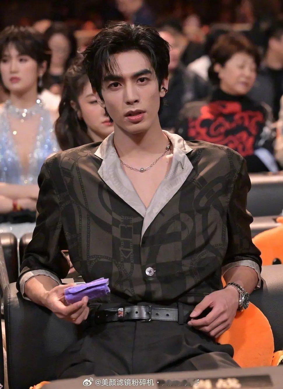 张凌赫宋威龙两个最爱被拉来对比的浓颜谁赢了？