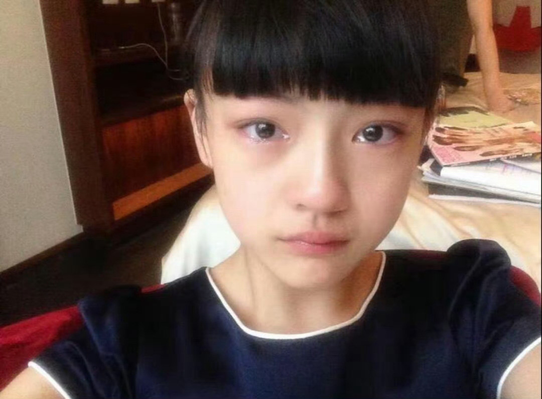 竟然会爱上一对哭过的眼睛打小就有的浅浅泪沟更是迷人的神来一笔….