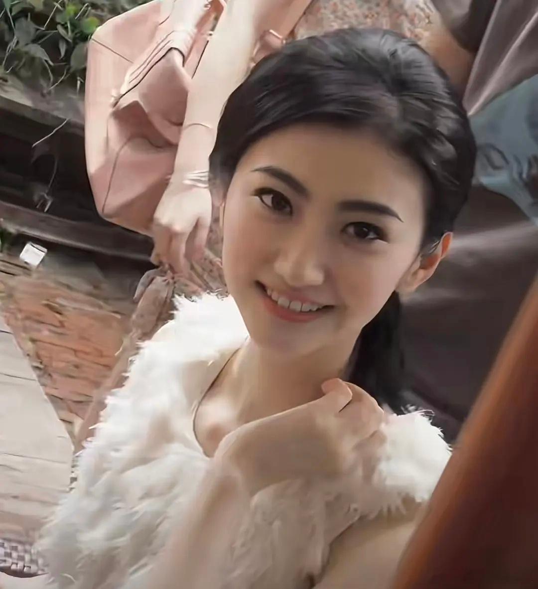 景甜在内娱算大美女吗？考古了一下姐姐真的好漂亮😍早期的图片真的太灵了！