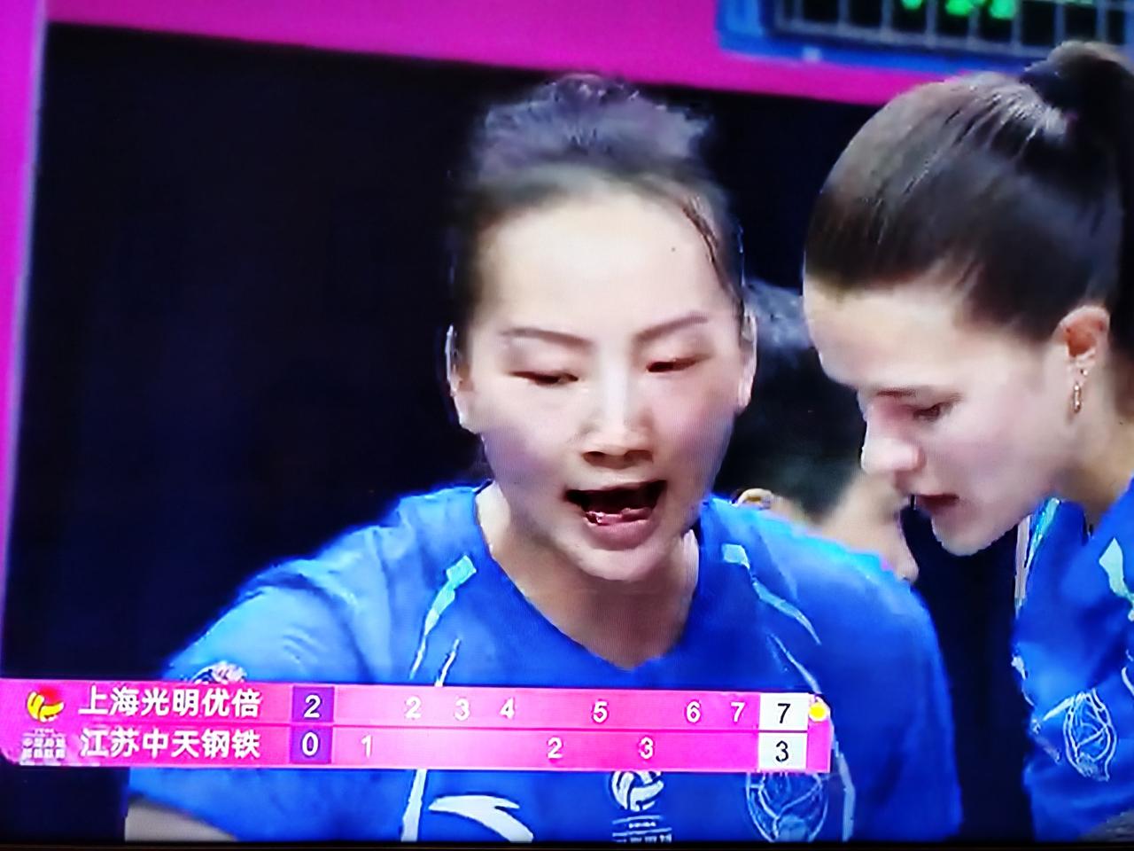 2025-2026女排排超联赛决赛第二场比赛，上海女排对阵江苏女排，前两局上海女