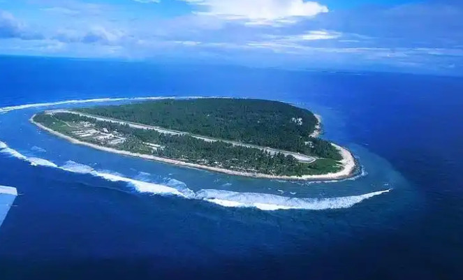 距关岛仅仅900公里，中方在一座小岛修建机场跑道，美军上下如临大敌！最近，有家中