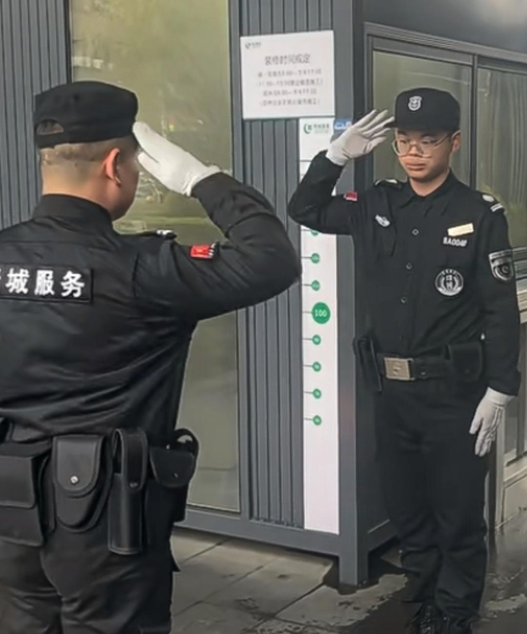 什么叫合格的保安？合格的保安就是从穿上制服上岗的那一刻起，你一言一行，一举一动，