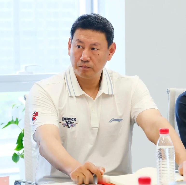 据探长了解，北京首钢男篮已确定新任主教练，此前担任球队顾问的李楠指导，将接过许利