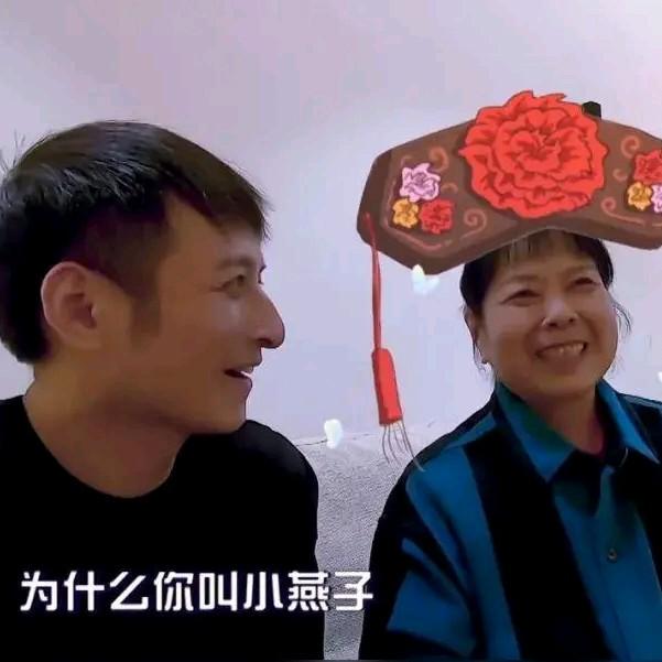 李维嘉48了,没结婚,也不着急不怪他这么淡定特意查了一下他妈,真的不是一般人