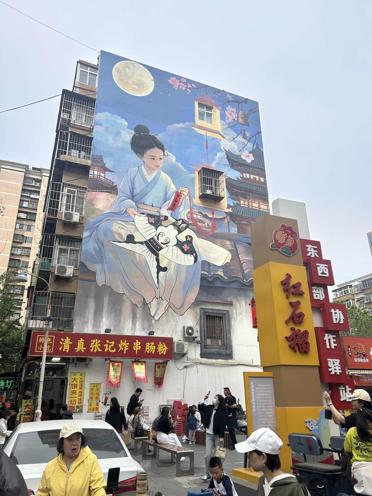 西北角早餐的挺火我们到的时候早上8点已经好多人在排队买炸糕我和闺女先买了