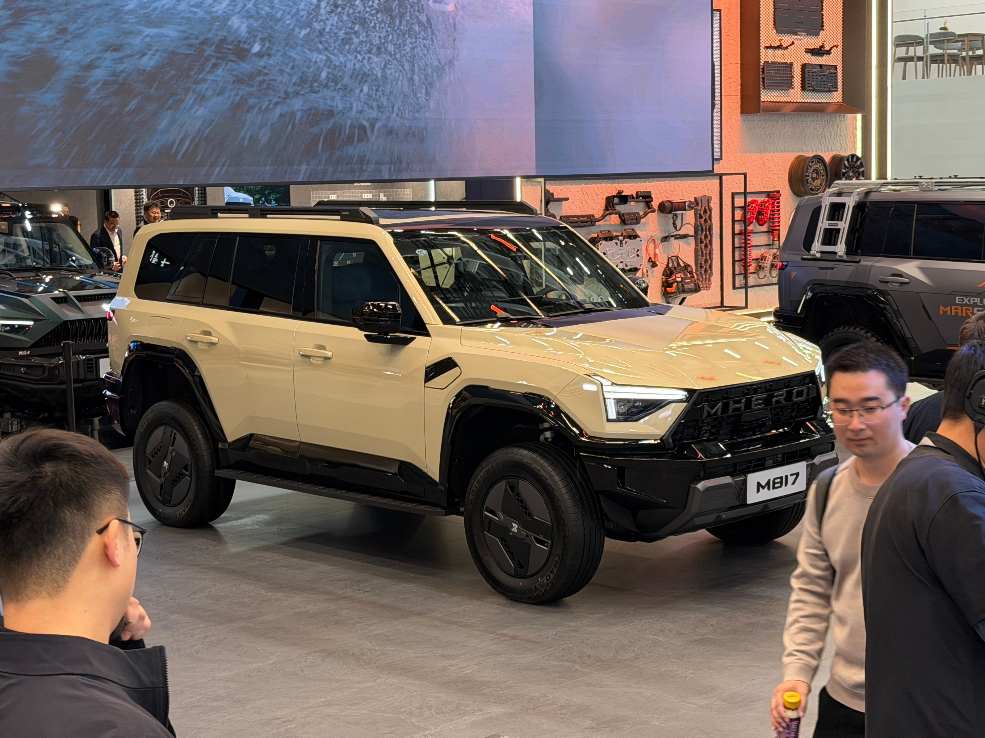 下午捋了捋前两天车展用手机拍的图，发现猛士这个品牌每次车展都有些特别版的新车，这