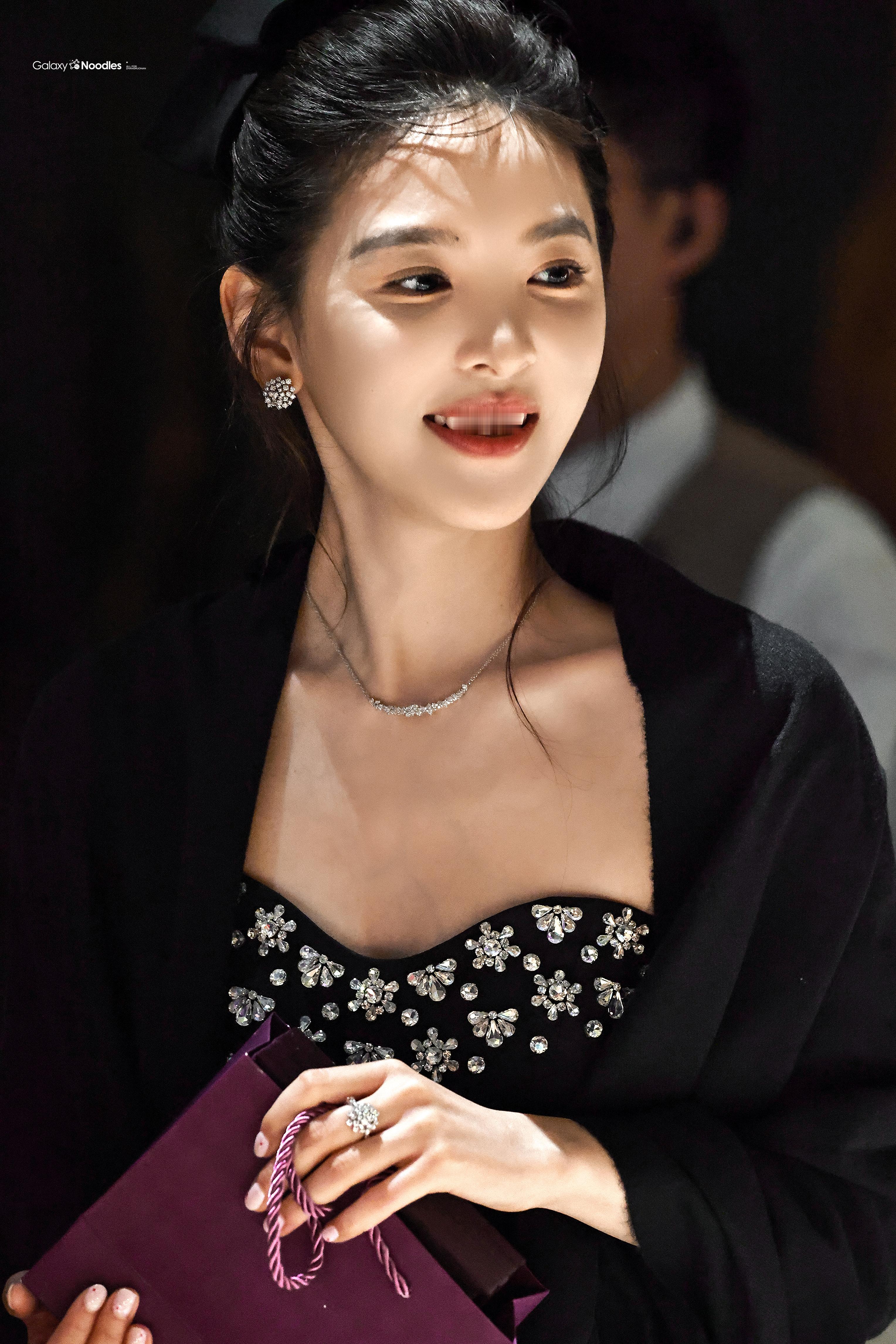 晚宴的章若楠完全是名利场千金大小姐🤩​​​