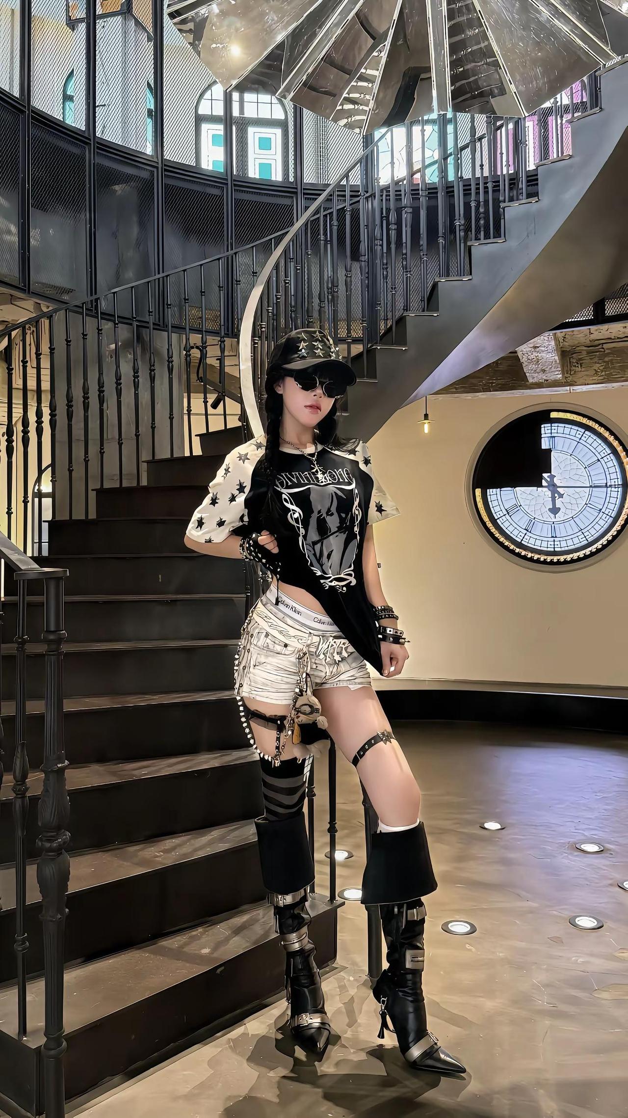 你还讨厌上物质的女人了你有物质吗物质的女人看得上你吗高街穿搭楼梯酷感楼梯