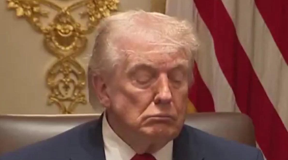 好消息：在今天的政府会议上，唐纳德．特朗普表示，他成功通过了另一项认知测试。他甚