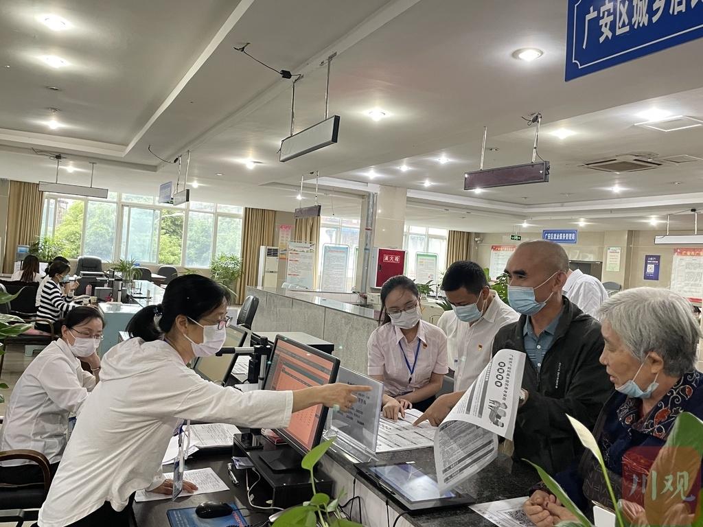 我们已经迎来了前所未有的退休潮…………接下来这十几年，平均每天约6万人到60岁