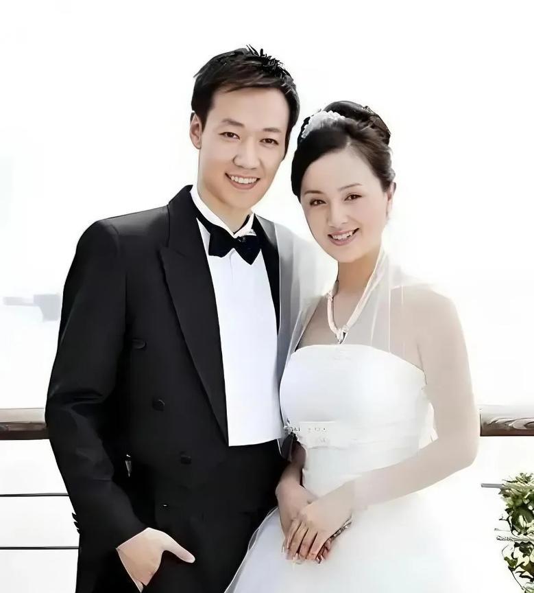 朱媛媛说，我和辛柏青结婚当天，我就对他提了一个要求，不是要他挣大钱，也不是要对