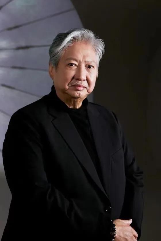 洪金宝儿子儿媳被曝双双出轨。洪天明是洪金宝长子，2012年与周家蔚办婚礼，婚后育