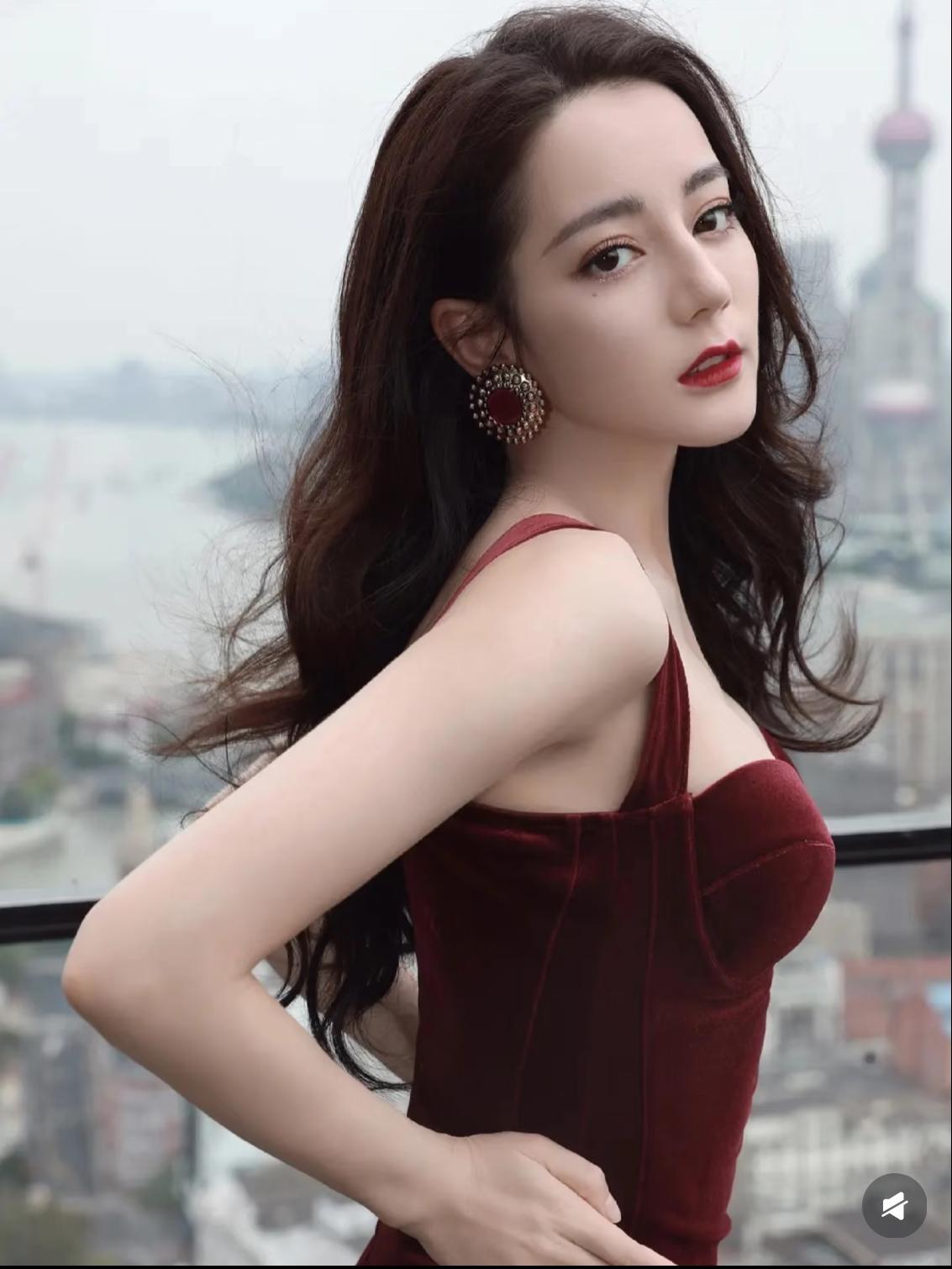 迪丽热巴缺席时装周，我能接受。但是，迪丽热巴的团队居然犯这么低级的错误，让一