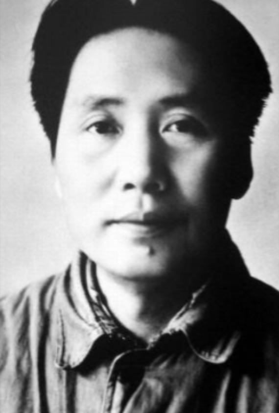 毛主席共有堂兄弟十个人，他们的最终结局如下：老大老二早夭，主席是名义上的老三，也