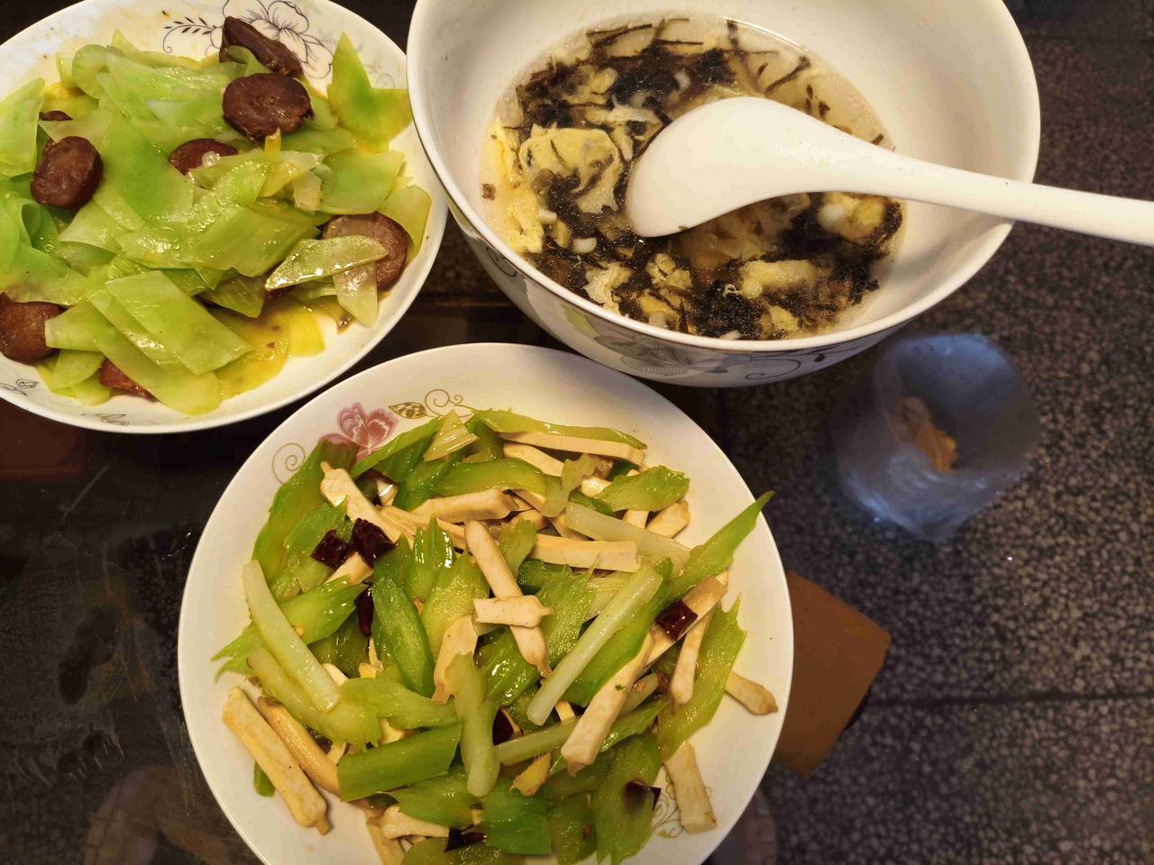 时间过得真快，一转眼退休两年了，退休后的日子就是和自己玩，没想到还玩的蛮开心[大