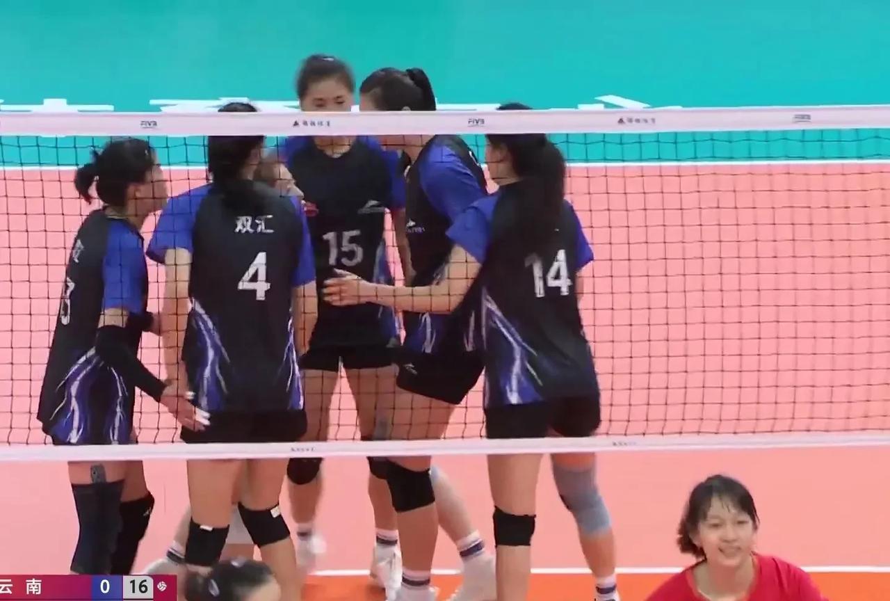 河南女排队长张梓涵受冷落，蔡晓晴打满全场艰难胜云南女排。8月16日，全