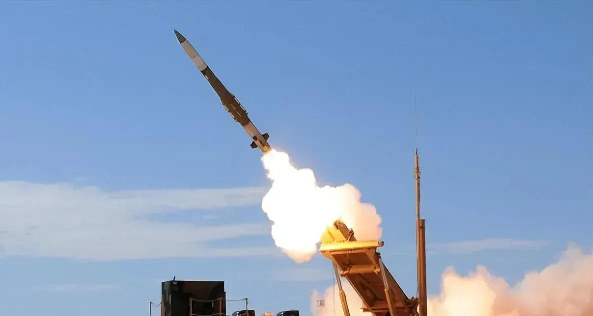 伊朗打破了老虎的屁股摸不得，创造了二战后的历史。​第一、伊朗把美国在中东的军事