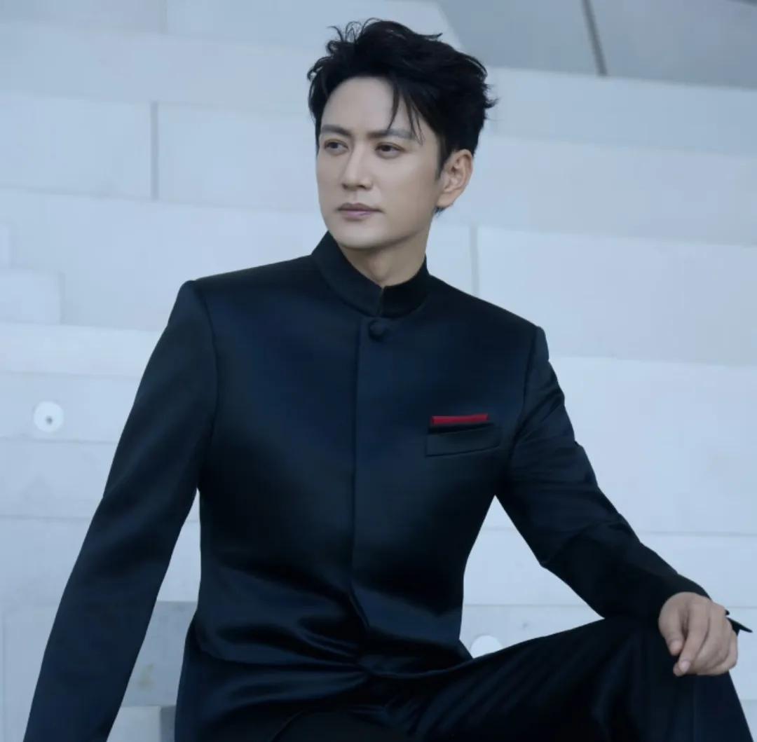 不知道大家发现没，娱乐圈现在越来越偏爱，长相周正这一挂的男演员了。王仁君就