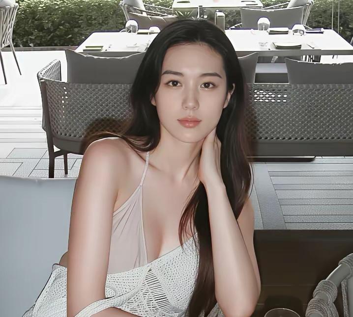 人间非净土，各有各的苦，谁的生活不是一地鸡毛，每个人都不容易，一地鸡毛才是生活的