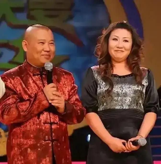 82万人围观郑好翻车现场德云社演员郑好直播怼人，6月商演全被叫停。顽