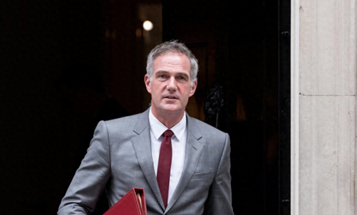 英国最大代表团来访，对华提出一个条件，中国要求英方对等回应。英国人终于来了，还带