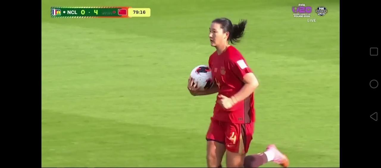 黄嘉欣终于爆发了！连入三球，5：0！U20女足大比分领先！对手实在太弱！打她十