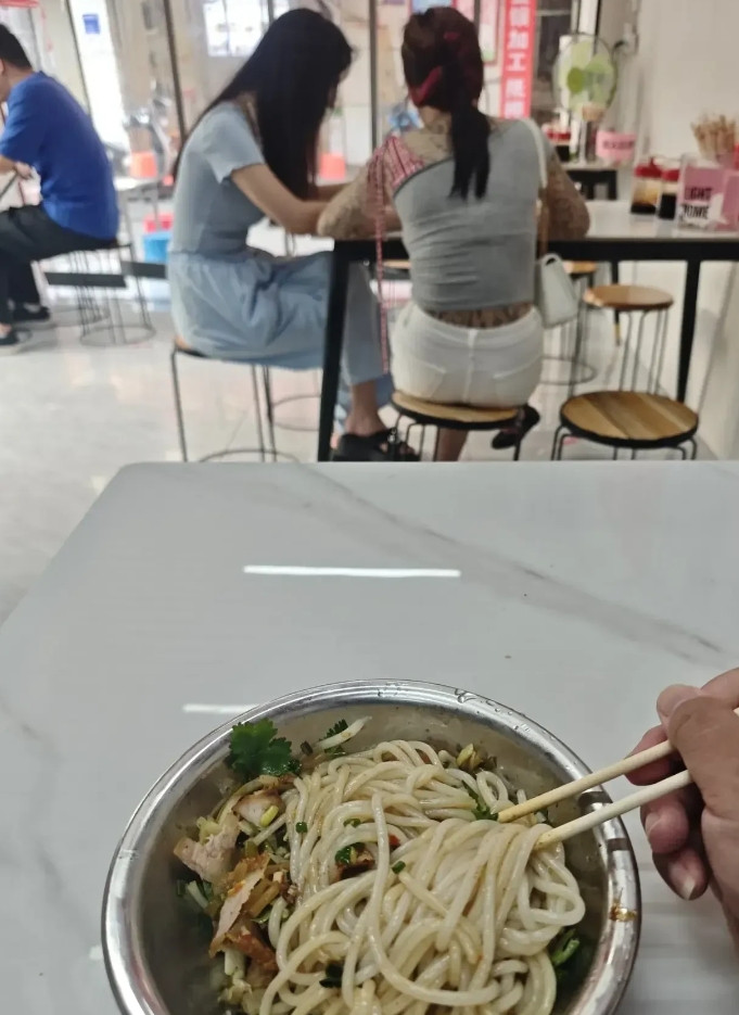 这样的女孩子，估计一般的家婆接受不了吧。[笑着哭][笑着哭][笑着哭]