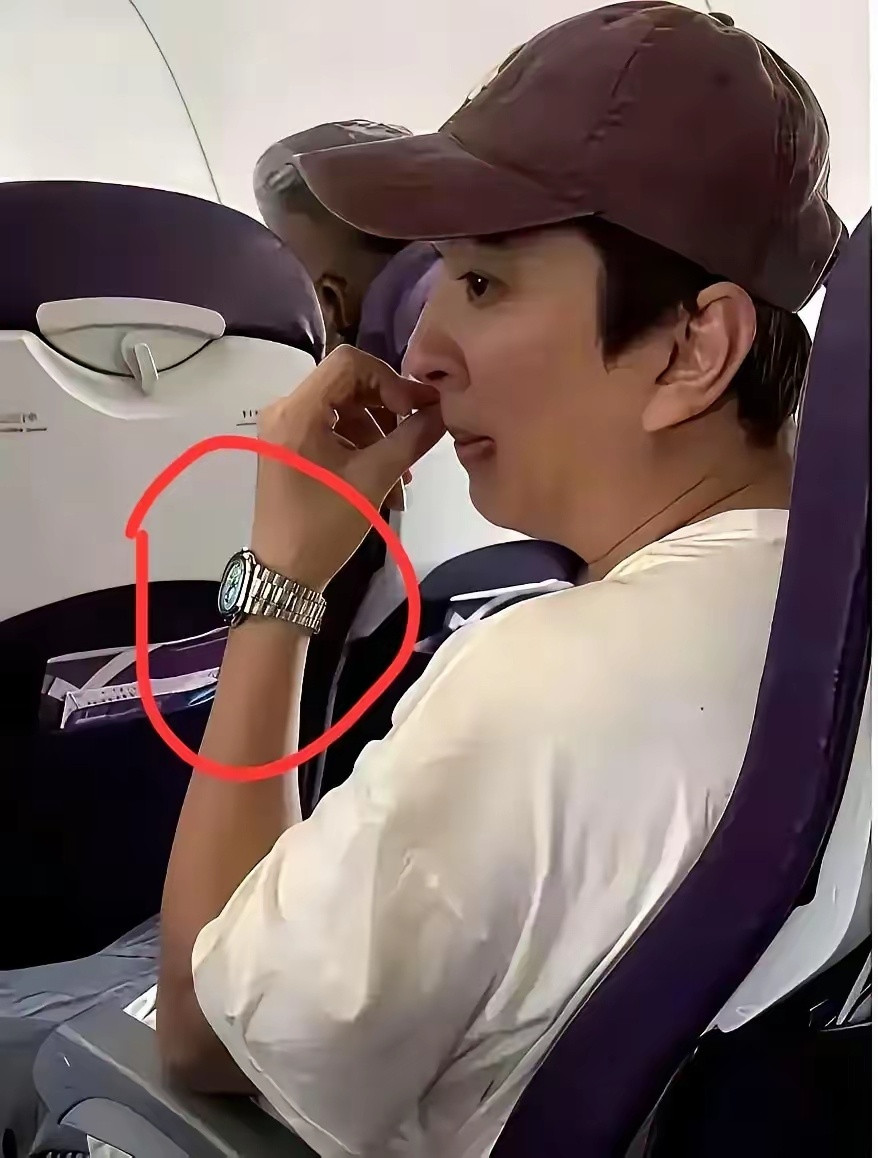 王思聪撸串时亮出来的理查德米勒，1700万的价码让照片刚传开就炸了锅。透明蓝宝石