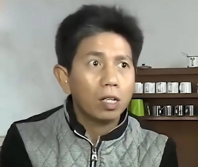 2011年，湖南40多岁单身汉，在家门口晒太阳时，突然迎来一位衣衫褴褛的流浪女子