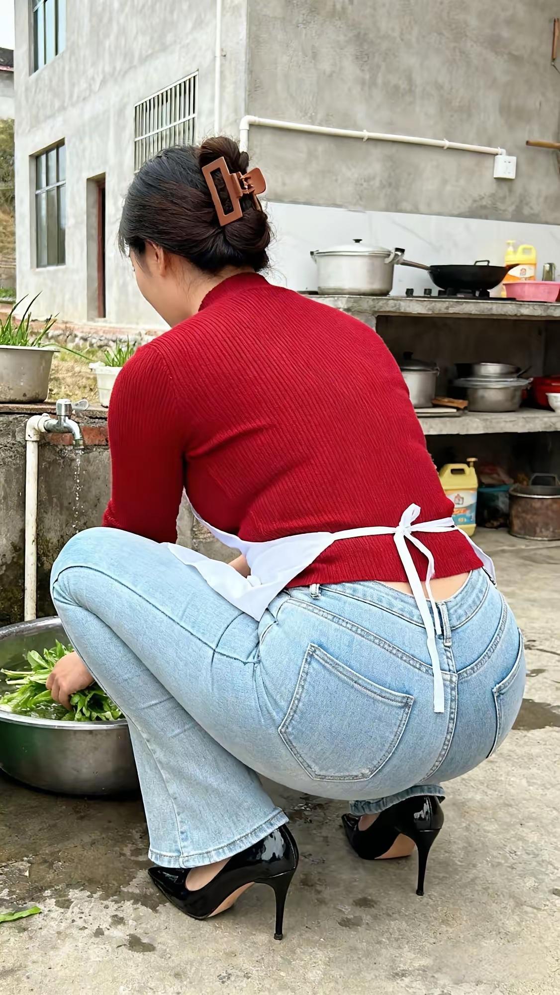 自从二叔走了以后，二婶的日子是真的艰难！一个女人要养两个孩子，一个读初中，一个读