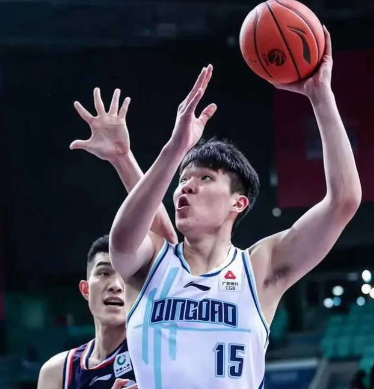 行情大涨！杨瀚森联合试训两日高光时刻：屡次精妙高位策应，篮下强势终结进攻端：