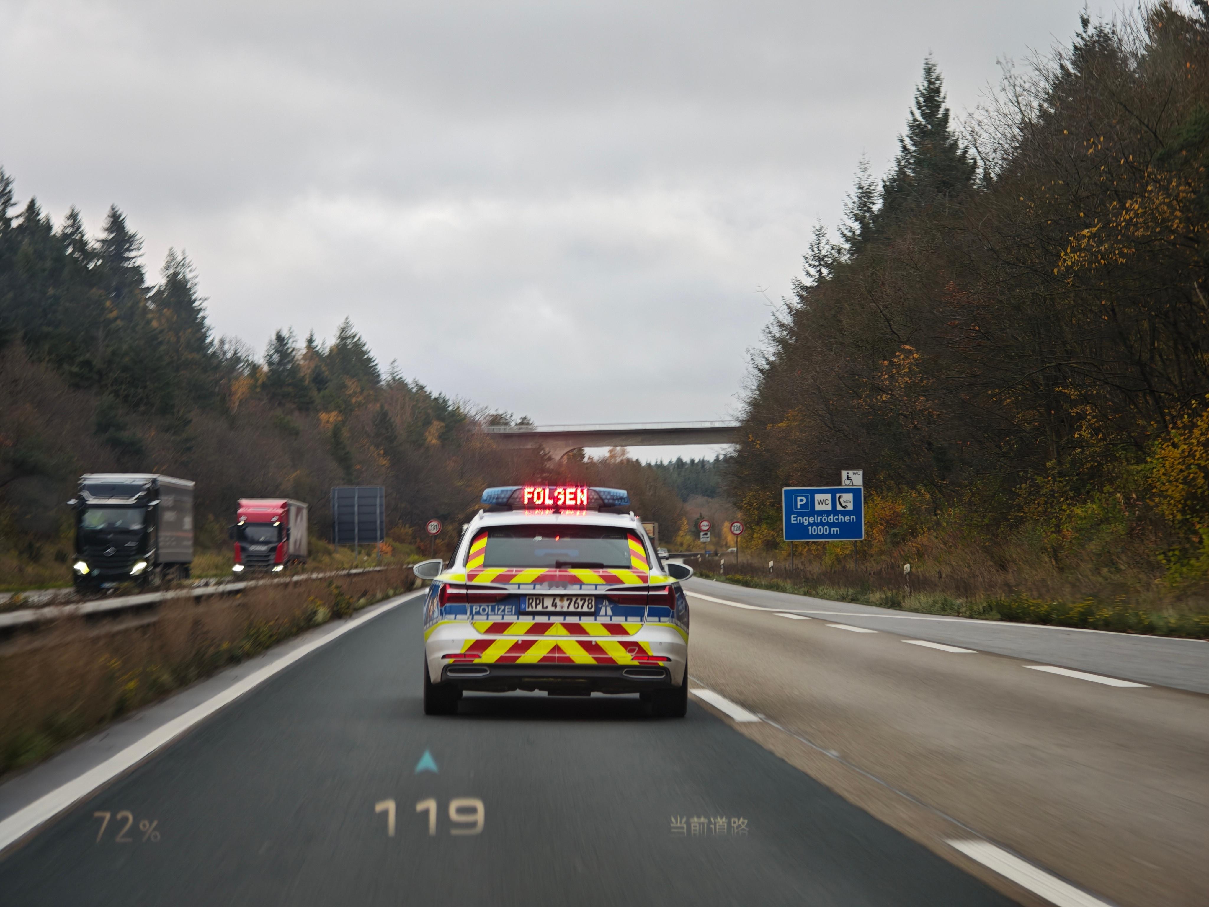 德国高速，被交警gank了，原因是超速。交警说我在限速130的路段，开到了140
