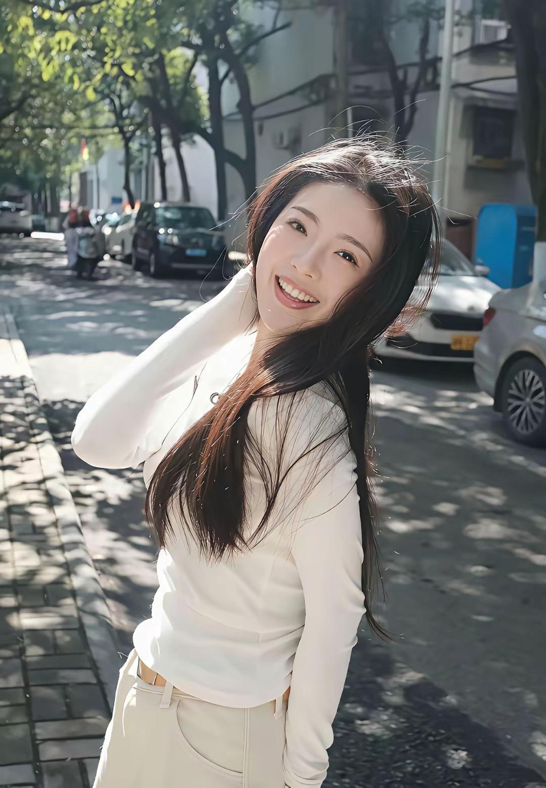 笑语盈盈暗香来，似曾相识燕归来。