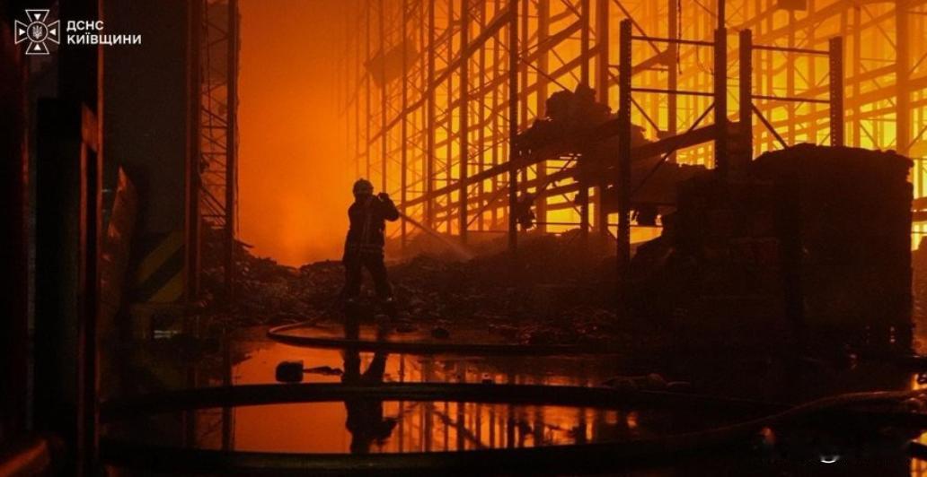基辅被打到近乎全黑，300万人的首都，正在被慢慢打成一座“死城”！俄军这套打