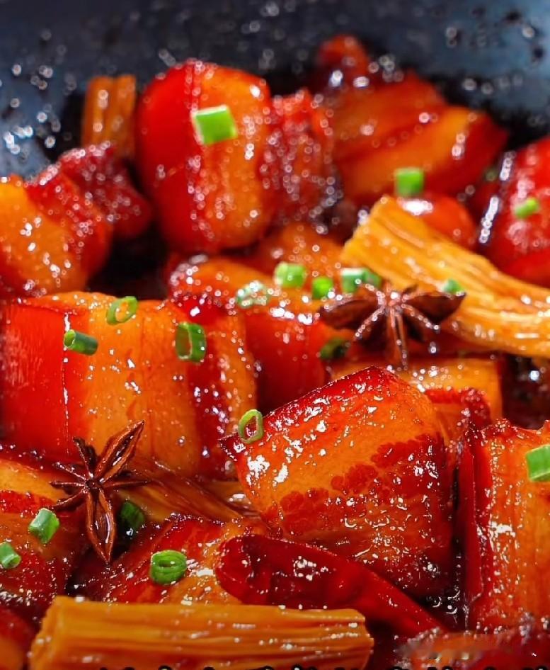 大家快来谈谈你做红烧肉时用的冰糖还是白糖呢？做红烧肉选冰糖准没错，白糖真