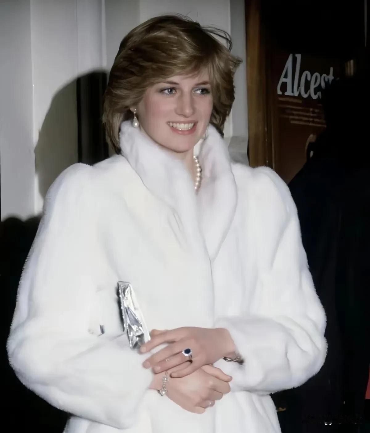 戴安娜的某些评论区的评论给我看沉默了，因为网友们说戴安娜意志力差心理脆弱？她