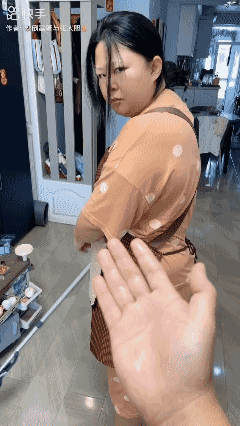 她可不是娇滴滴的女王，我有的是力气和手段！[捂脸哭][捂脸哭]