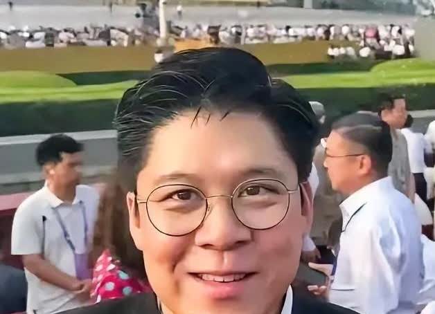 郭晶晶没去阅兵观礼，原来在忙这事！快看！霍家一家子去参加阅兵观礼了，偏