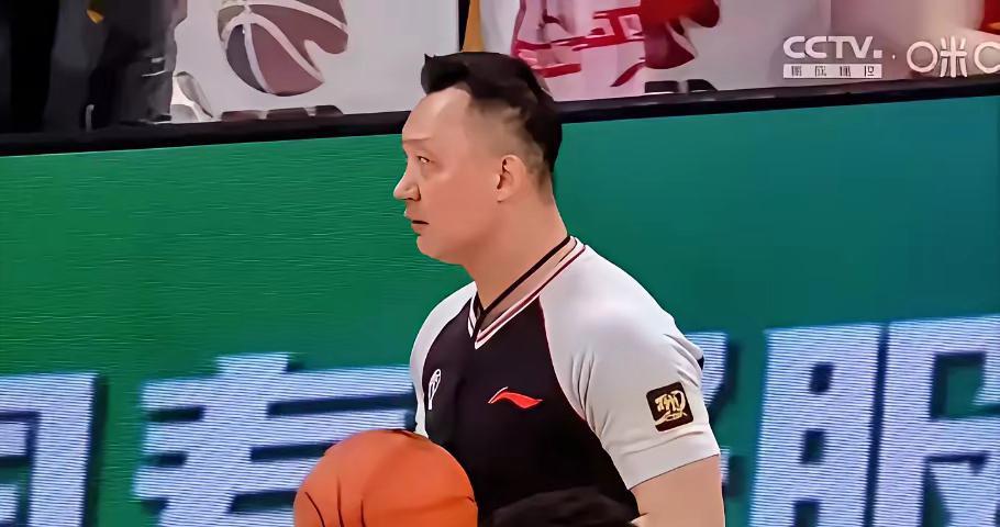 总决赛G2裁判吹的公平吗？赛后北京外援杰曼直接表达了不满，炮轰裁判组，认为裁判